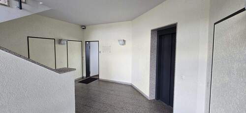 Treppenhaus Etage - Büro in Obertshausen zum Kaufen