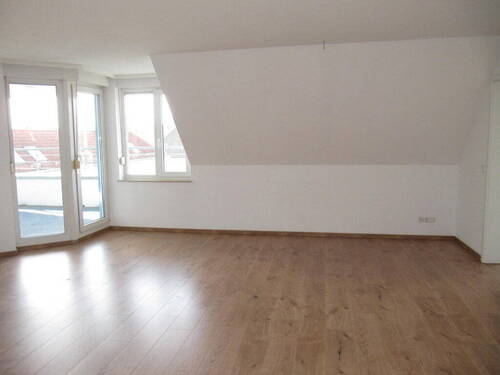 Hochwertiger Belag Wohnzimmer - 4 Zimmer Einfamilienhaus in Leipzig