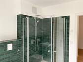 Tageslichtbad mit Walk-In-Dusche (2) - 