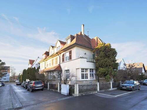 Hausansicht von der Straße - Historischer Charme am Salonwald - Ein wertbeständiges Investment mit Charakter