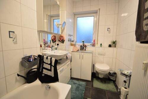 Tageslichtbad mit Wanne - 