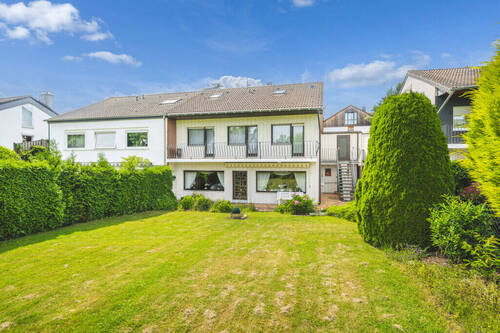 Rückansicht - Attraktives Einfamilienhaus im Bungalowstil mit sonnigem Grundstück und Garage