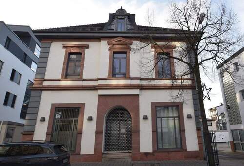 Außenansicht - Renovierte 3-Zimmer-Wohnung in zentraler Lage mit guter Anbindung