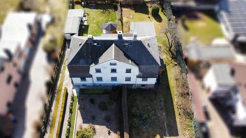 Drohnenansicht - 8 Zimmer Mehrfamilienhaus, Wohnhaus in Rodewisch