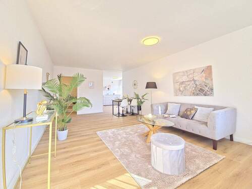 Wohnzimmer Bild 1 - Moderne 3-Zimmer-Wohnung in attraktiver Lage mit Süd-Loggia - bezugsfertig & provisionsfrei!