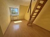 Weiteres Zimmer mit Zugang Spitzboden - 
