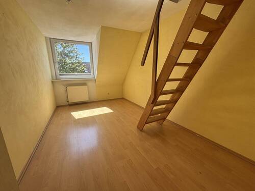 Weiteres Zimmer mit Zugang Spitzboden - 