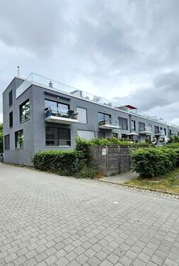 Hausansicht - 2 Zimmer Etagenwohnung zum Kaufen in Berlin Friedrichshain / Stralau