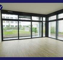 Terrassenwohnung mit großen Fensterfronten, 1,5 Wohnebenen, Einbauküche, Parkett, Gäste-WC - Frankfurt am Main Schwanheim