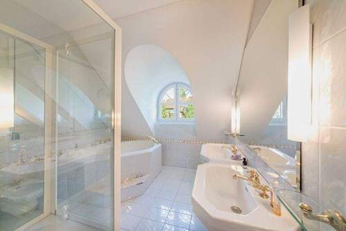 Masterbad - Doppelhaushälfte mit 165,00 m&sup2; in Gräfelfing zum Kaufen