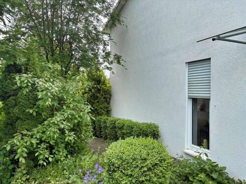Seitlicher Hausbereich mit Zuwegung - Reihenendhaus mit 120,00 m² in Biberach zum Kaufen