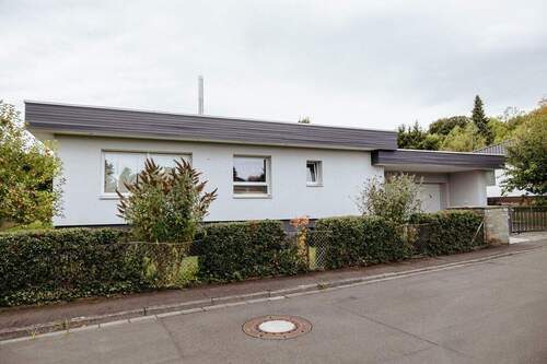 Front-/Seitenansicht - Einfamilienhaus mit 270,00 m² in Kassel / Kirchditmold zum Kaufen
