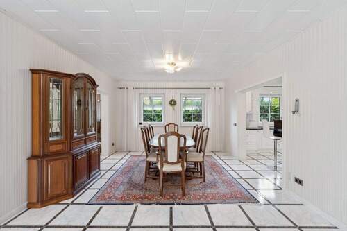 Essbereich mit Zugang zur Küche - 