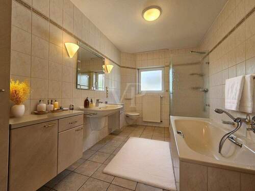 Tageslichtbad (Hochparterre) - 