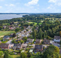 Charmantes Familienhaus mit Wintergarten, Sauna und großem Hanggrundstück in Dersau
