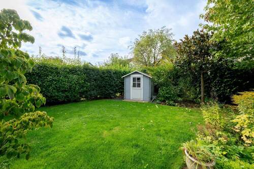 Grüne Oase mit Sichtschutz - Einfamilienhaus mit 259,00 m&sup2; in Frankfurt am Main zum Kaufen