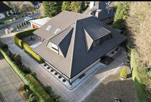 Bild 1 - Großzügiges Einfamilienhaus mit Garten, Doppelgarage & vielseitigen Nutzungsmöglichkeiten