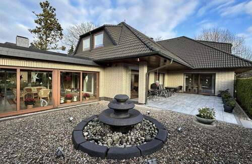 Bild 2 - 9 Zimmer Einfamilienhaus zum Kaufen in Kaltenkirchen