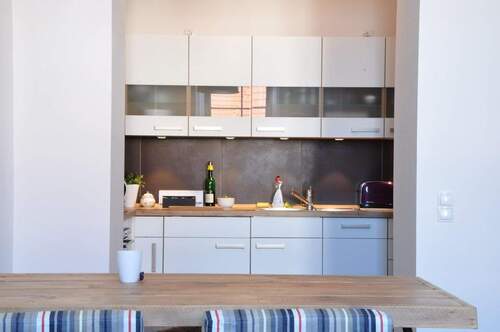 Küche - Historische Architektur trifft auf modernes Design- Stilvolle 2-Zimmer-Wohnung in Bremens Neustadt