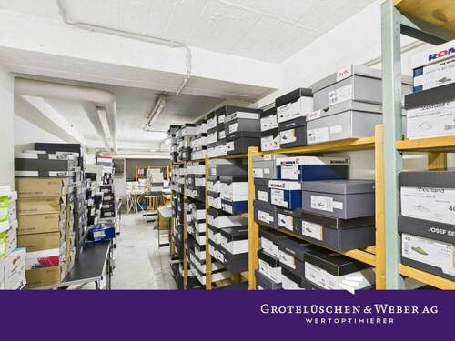 Kellergeschoss - Flexible Gewerbelösung: 85 m² KG-Fläche mit optional 171 m² zusätzlicher Gewerbefläche anzumieten.