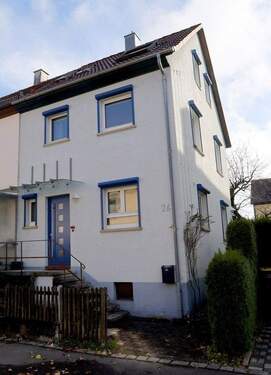 Bild 1 - 5-Zimmer Doppelhaushälfte in Reutlingen, Voller Brunnen