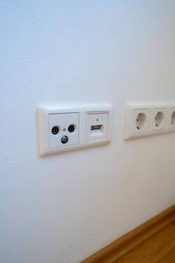 Netzwerk / Kabelanschluß in allen Räumen - 