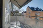 Balkon mit Markise - Etagenwohnung mit 80,00 m&sup2; in Würzburg zum Kaufen