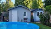 Pool mit Gerätehaus - 