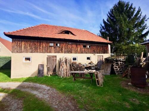 Nebengebäude - 8 Zimmer Mehrfamilienhaus, Wohnhaus in Bernsdorf
