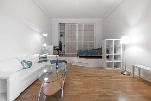 Wohnzimmer - 1 Zimmer Etagenwohnung zum Kaufen in Berlin
