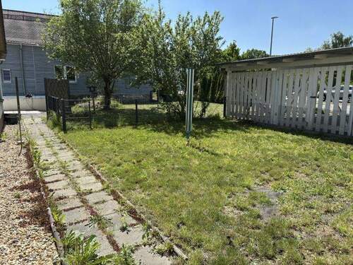 Garten Straßenseite - Einfamilienhaus mit 203,30 m&sup2; in Senftenberg zum Kaufen