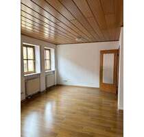 Tolle Maisonette-Wohnung mit zwei Bädern, Küche und Garage in Dettelbach !