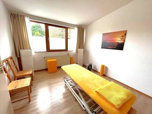 Blick in den Raum re. - 