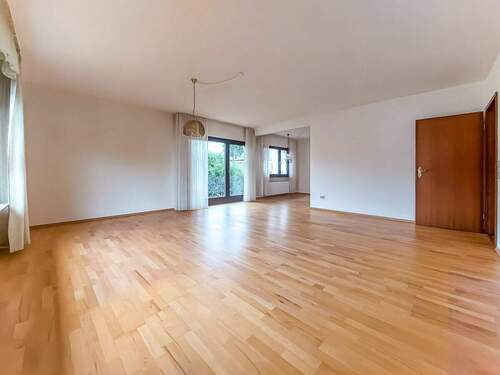 Wohnzimmer EG - 8 Zimmer Einfamilienhaus zum Kaufen in Durbach