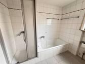 mit Dusche, Badewanne - 