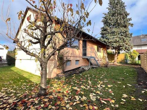 Hausansicht - 5 Zimmer Mehrfamilienhaus, Wohnhaus zum Kaufen in Nürnberg