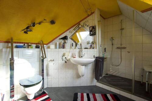 Badezimmer - Etagenwohnung mit 69,10 m&sup2; in Bad Berleburg zum Kaufen