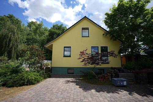 Seitenansicht vorn - 5 Zimmer Einfamilienhaus in Storkow (Mark)