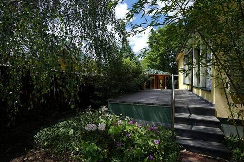 Terrasse und Saunahaus - 