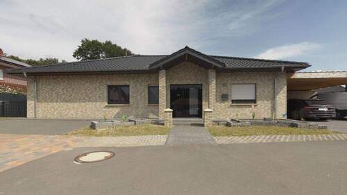 Straßenansicht - Keine Käuferprovision - moderner Bungalow in ruhiger Lage von Vrees