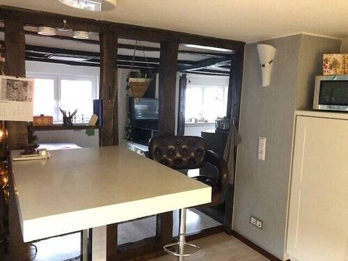 Ansicht von der Küche auf das Wohnzimmer - 