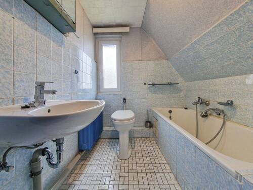 Badezimmer im Dachgeschoss - 