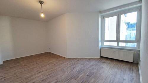Heller Wohnbereich zum ruhigen Hof.jpg - 1 Zimmer Etagenwohnung zum Kaufen in Berlin