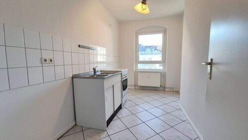 Küche mit Platz für eine Sitzecke.jpg - Etagenwohnung mit 35,40 m&sup2; in Berlin zum Kaufen