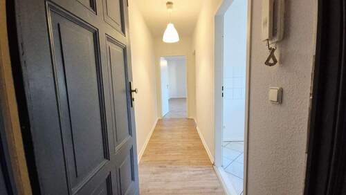 Flur und Eingangsbereich.jpg - 