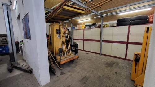 Halle mit Hebebühne - 