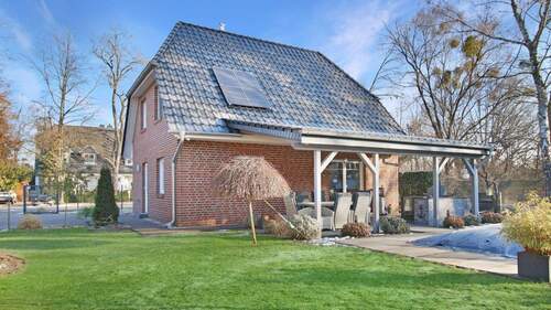 Ansicht - Ein Haus und ein Garten wie aus dem Katalog