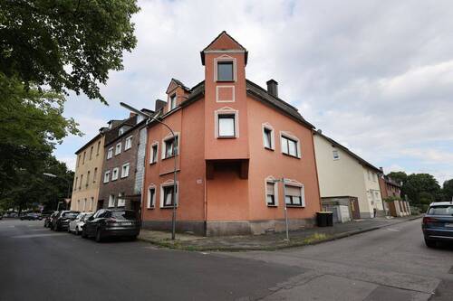 Hausfront - Dreifamilienhaus mit Doppelgarage in Wanne