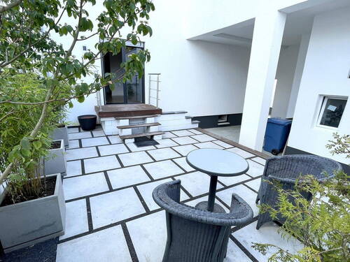 EG Terrasse mit Gartenhaus - 