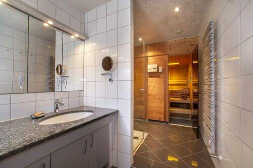 Wellnessbad mit Sauna - 